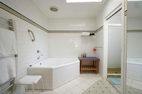 Cottages For Two - E Caravan Parks 14