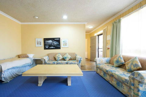 Cottages For Two - E Caravan Parks 5