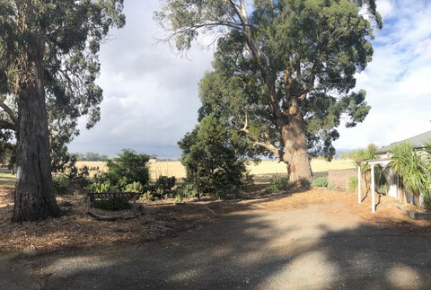 Minni Gums - E Caravan Parks 18