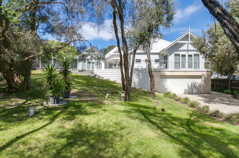Perfect Blairgowrie Beach House - E Caravan Parks 2