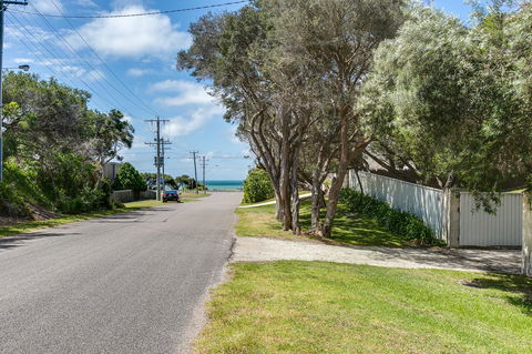 Perfect Blairgowrie Beach House - E Caravan Parks 15