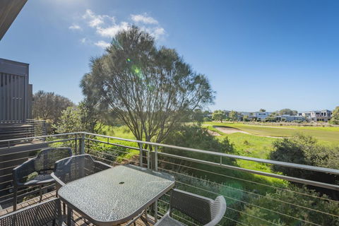Stylish 3 Bedroom Townhouse - Free Parking - E Caravan Parks 13