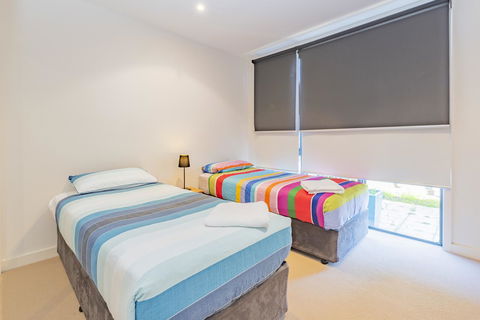Stylish 3 Bedroom Townhouse - Free Parking - E Caravan Parks 8