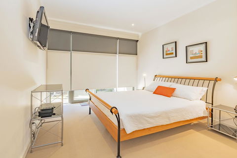 Stylish 3 Bedroom Townhouse - Free Parking - E Caravan Parks 19