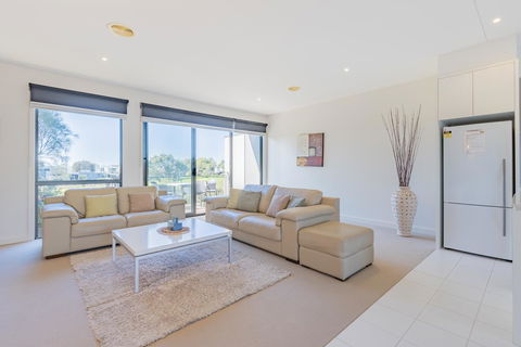 Stylish 3 Bedroom Townhouse - Free Parking - E Caravan Parks 16