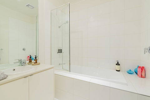 Stylish 3 Bedroom Townhouse - Free Parking - E Caravan Parks 23