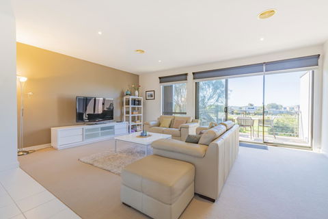 Stylish 3 Bedroom Townhouse - Free Parking - E Caravan Parks 15