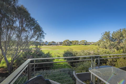 Stylish 3 Bedroom Townhouse - Free Parking - E Caravan Parks 12
