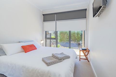 Stylish 3 Bedroom Townhouse - Free Parking - E Caravan Parks 7