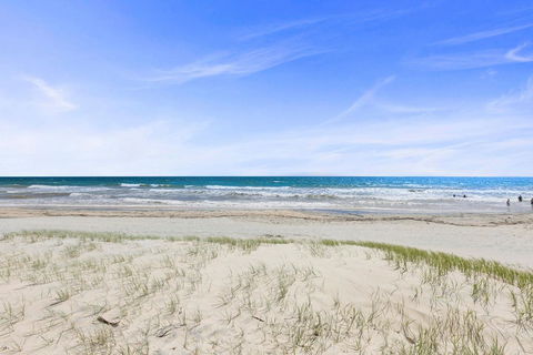 Coloured Sands - Rainbow Beach Resort - 5 Mins To Beach - E Caravan Parks 24