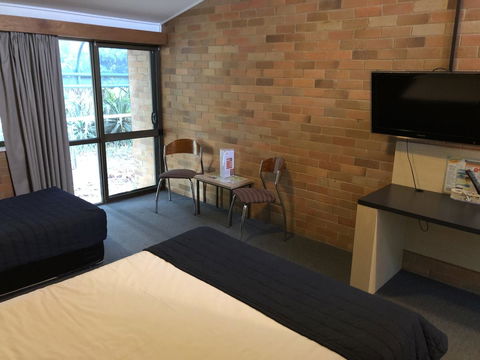 Bribie Island Hotel - E Caravan Parks 20