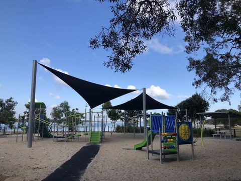 Bribie Island Hotel - E Caravan Parks 23