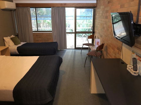 Bribie Island Hotel - E Caravan Parks 21