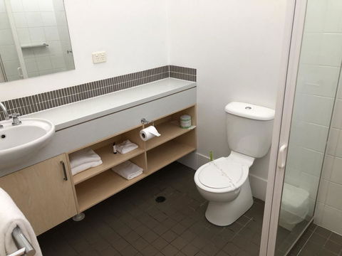 Bribie Island Hotel - E Caravan Parks 11
