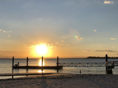 Bribie Island Hotel - E Caravan Parks 0