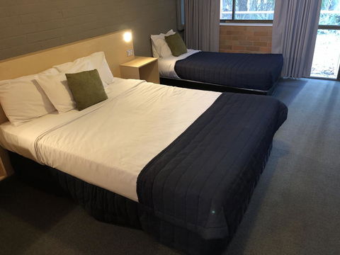 Bribie Island Hotel - E Caravan Parks 1