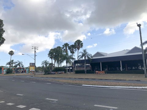 Bribie Island Hotel - E Caravan Parks 10