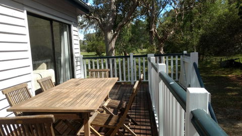 Lake Weyba Noosa Lodge & Kangaroos - E Caravan Parks 21