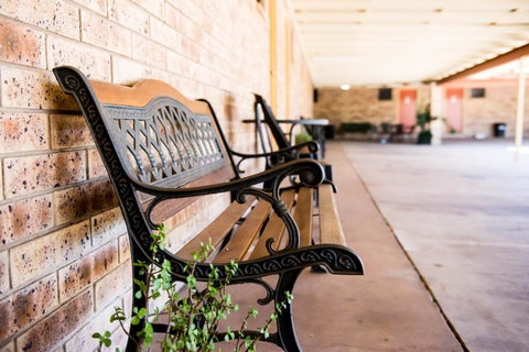 Clermont Country Motor Inn - E Caravan Parks 5
