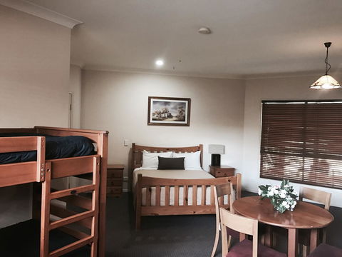 The Bearded Dragon Boutique Hotel - E Caravan Parks 42