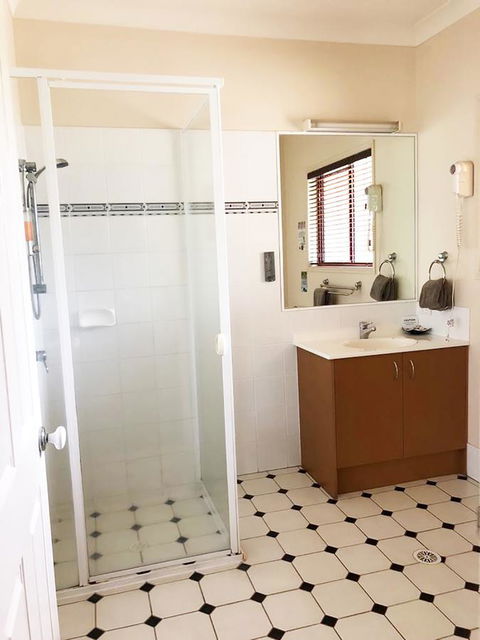 The Bearded Dragon Boutique Hotel - E Caravan Parks 12