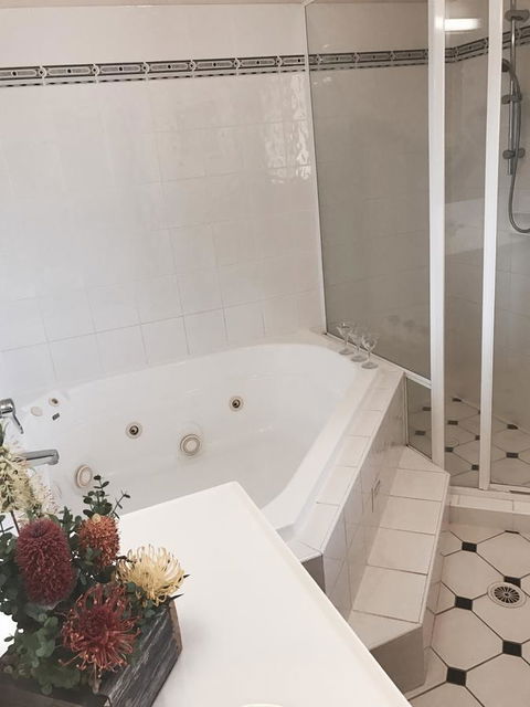 The Bearded Dragon Boutique Hotel - E Caravan Parks 44