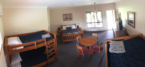 The Bearded Dragon Boutique Hotel - E Caravan Parks 10
