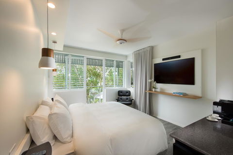 Heart Hotel And Gallery Whitsundays - E Caravan Parks 3