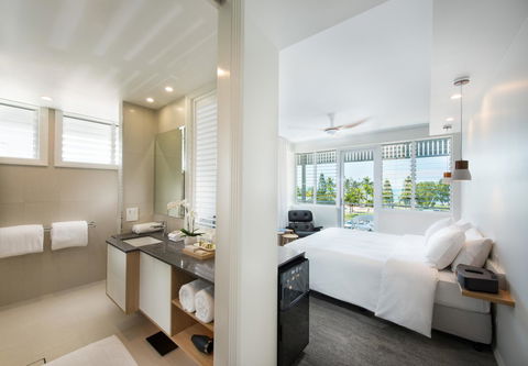 Heart Hotel And Gallery Whitsundays - E Caravan Parks 2