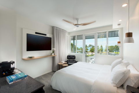 Heart Hotel And Gallery Whitsundays - E Caravan Parks 4