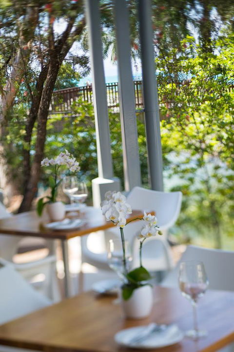 Heart Hotel And Gallery Whitsundays - E Caravan Parks 20