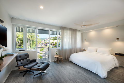 Heart Hotel And Gallery Whitsundays - E Caravan Parks 0