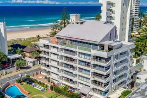 Surfers Chalet - E Caravan Parks 9