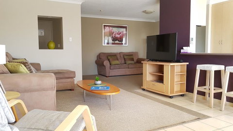 Surfers Chalet - E Caravan Parks 18
