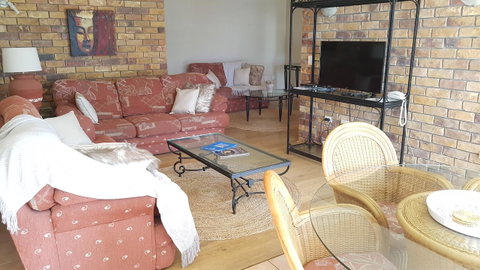 Surfers Chalet - E Caravan Parks 24