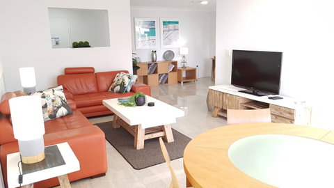 Surfers Chalet - E Caravan Parks 16