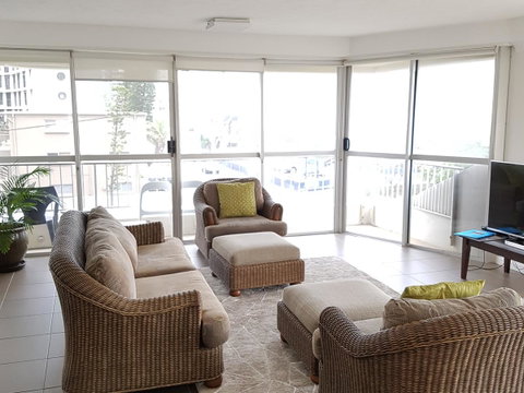 Surfers Chalet - E Caravan Parks 32