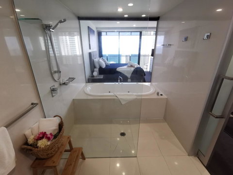 Circle Luxury Holidays - E Caravan Parks 11