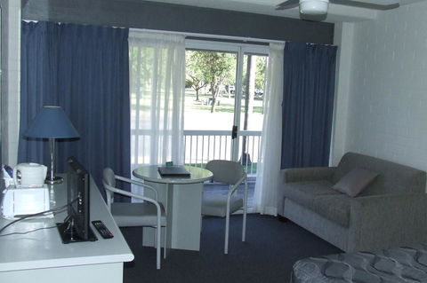 Dalby Manor Motor Inn - E Caravan Parks 37