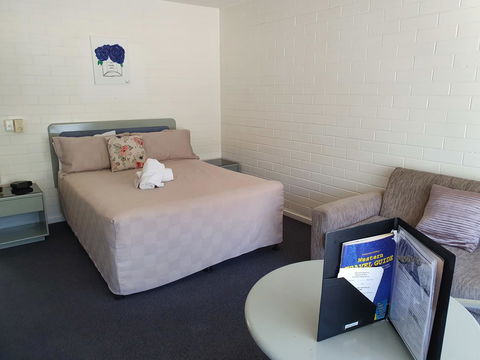 Dalby Manor Motor Inn - E Caravan Parks 7
