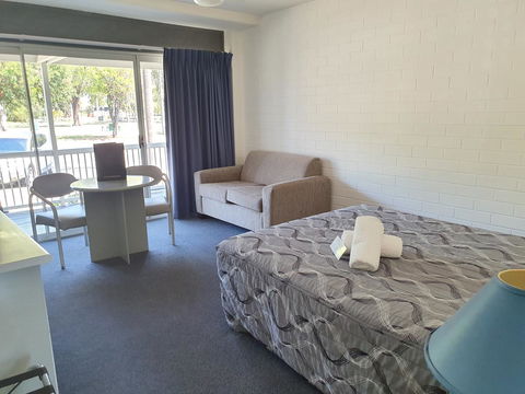 Dalby Manor Motor Inn - E Caravan Parks 1