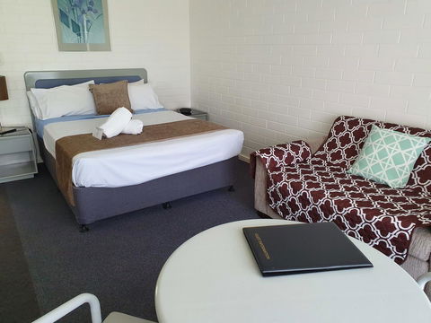 Dalby Manor Motor Inn - E Caravan Parks 9