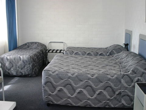 Dalby Manor Motor Inn - E Caravan Parks 17