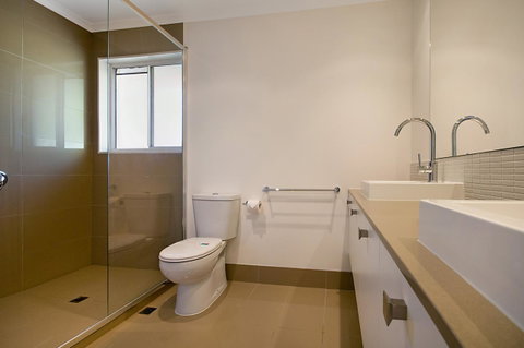 Skippers Cove Waterfront Resort - E Caravan Parks 9