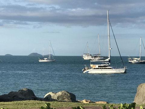 Whitsunday Luxury Homes - E Caravan Parks 34