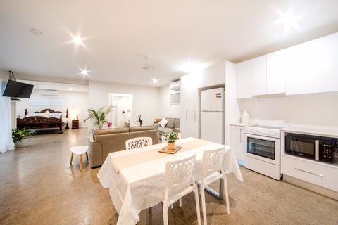 Whitsunday Luxury Homes - E Caravan Parks 10