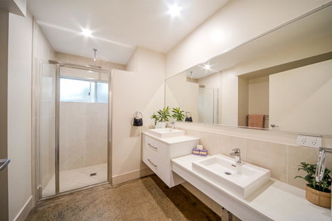 Whitsunday Luxury Homes - E Caravan Parks 33