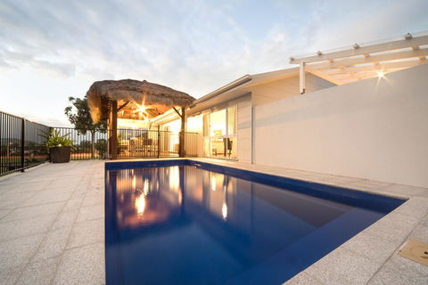 Whitsunday Luxury Homes - E Caravan Parks 0