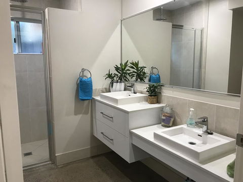 Whitsunday Luxury Homes - E Caravan Parks 13