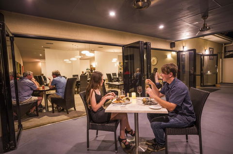 Emerald Maraboon Motor Inn - E Caravan Parks 4